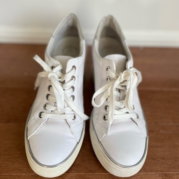 The Wishbone Collection • White Wedge Sneaker • Size 8 - Picture 3 of 4